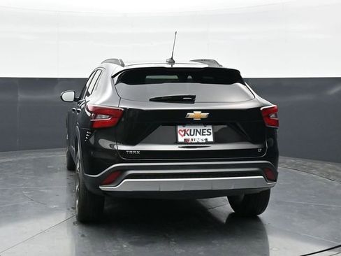 Used 2025 Chevrolet Trax LT w/ LT Convenience Package FWD image 6