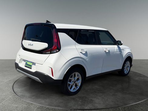 Used 2025 Kia Soul LX FWD image 9