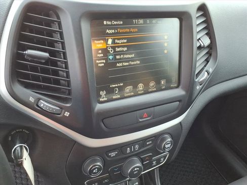 Used 2017 Jeep Cherokee Trailhawk w/ Cold Weather Group image 29