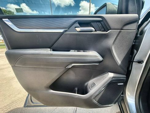 Certified 2026 GMC Acadia Elevation w/ Elevation Premium Package FWD image 21