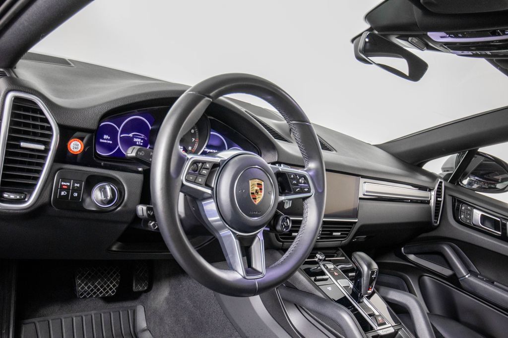 Used 2023 Porsche Cayenne Platinum Edition AWD/4WD image 17