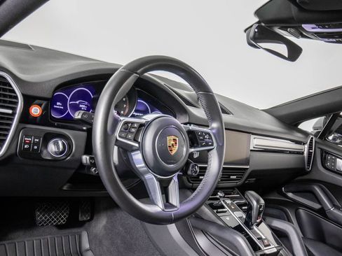 Used 2023 Porsche Cayenne Platinum Edition AWD/4WD image 17