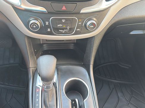 Used 2019 Chevrolet Equinox LS w/ LS Convenience Package FWD image 19