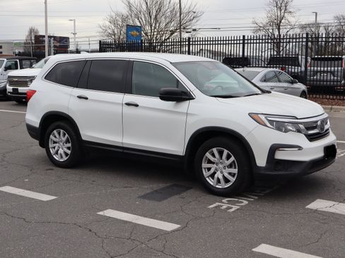 Used 2020 Honda Pilot LX image 2