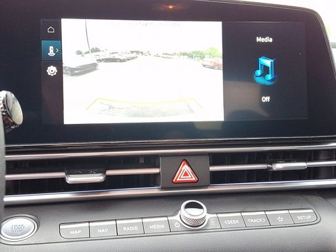 Certified 2024 Hyundai Elantra SEL FWD image 21