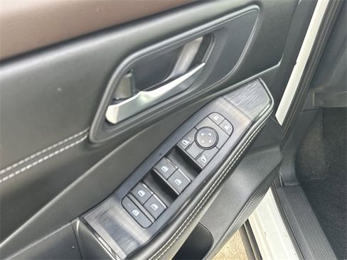 Used 2023 Nissan Rogue SV w/ SV Premium Package image 21