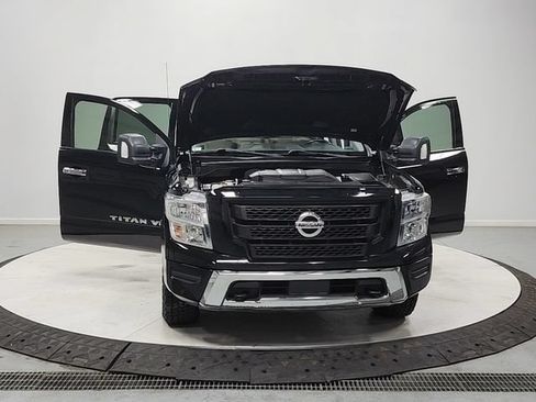 Used 2020 Nissan Titan SV w/ SV Convenience Package RWD image 10