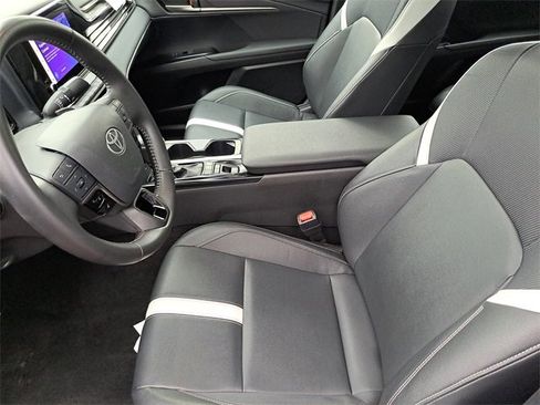 Used 2025 Toyota Camry XSE image 23