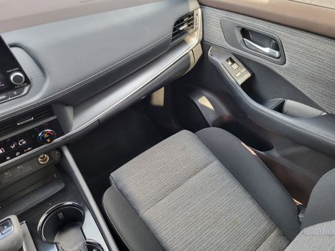 Used 2023 Nissan Rogue SV FWD image 17