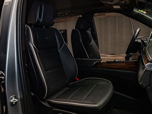 Used 2023 Cadillac Escalade Premium Luxury w/ Performance Package image 28