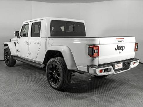 Used 2023 Jeep Gladiator Overland image 4