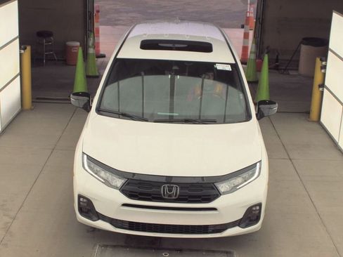 Used 2025 Honda Odyssey Sport-L image 3