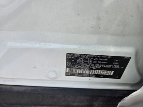 Used 2021 Toyota RAV4 LE FWD image 31