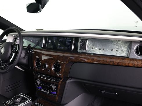 New 2026 Rolls-Royce Phantom Sedan RWD image 25