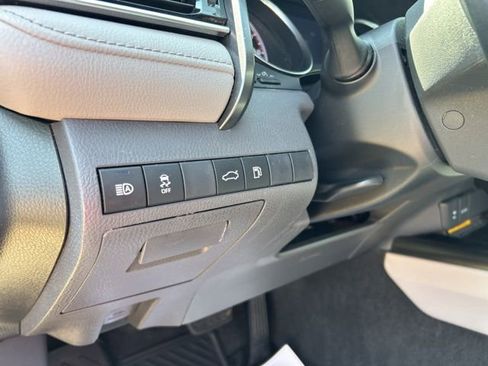 Used 2018 Toyota Camry XLE FWD image 32