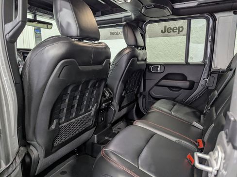 Used 2021 Jeep Wrangler Unlimited Rubicon AWD/4WD image 11