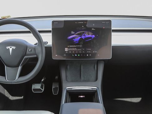 Used 2024 Tesla Model Y Long Range RWD image 13