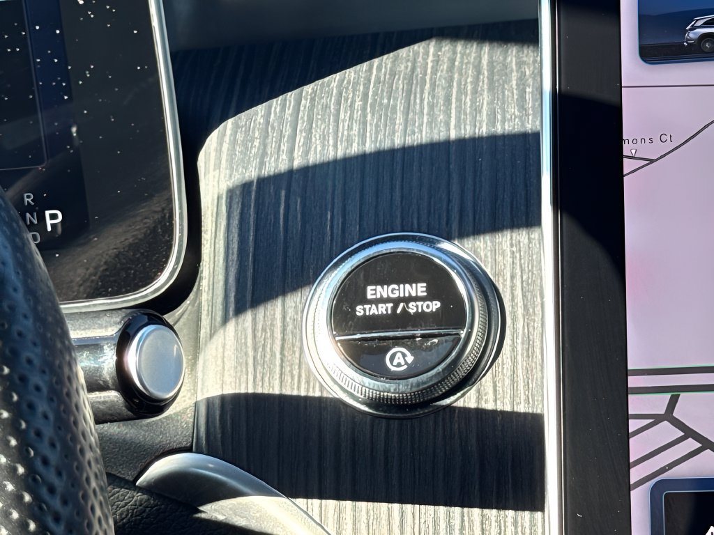 Used 2024 Mercedes-Benz GLC 300 4MATIC image 32