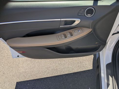 Certified 2023 Hyundai Sonata Limited FWD image 9