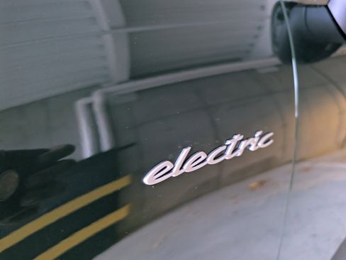 Used 2025 Porsche Macan Electric image 15