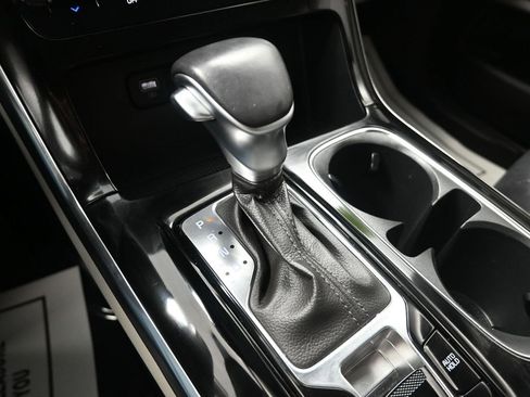 Used 2024 Kia Carnival EX image 23