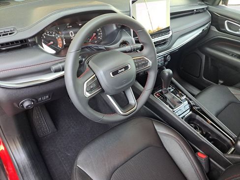 Used 2025 Jeep Compass Trailhawk AWD/4WD image 13