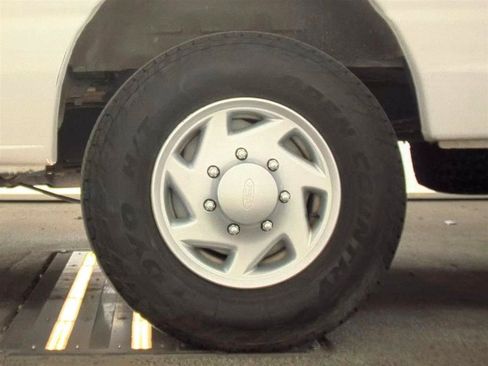 Used 2013 Ford E-350 and Econoline 350 XLT RWD image 12