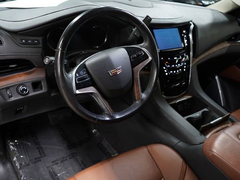 Used 2020 Cadillac Escalade Premium Luxury RWD image 11