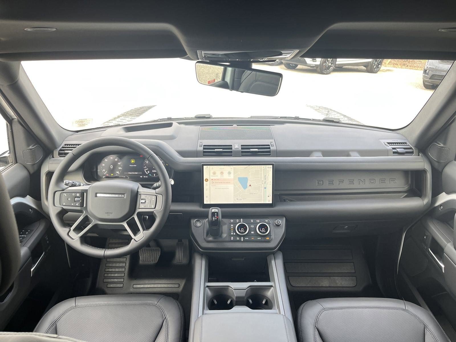 Used 2025 Land Rover Defender 90 X-Dynamic SE AWD/4WD image 13