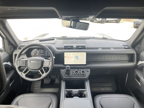 Used 2025 Land Rover Defender 90 X-Dynamic SE AWD/4WD image 13