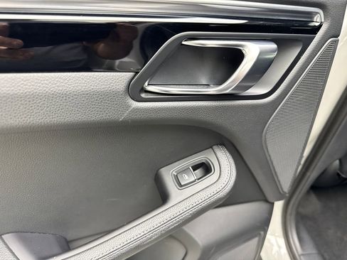 Used 2023 Porsche Macan image 37