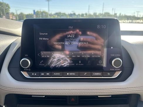 Used 2023 Nissan Rogue SV FWD image 17