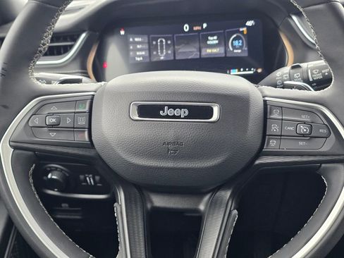 Used 2023 Jeep Grand Cherokee Altitude image 18