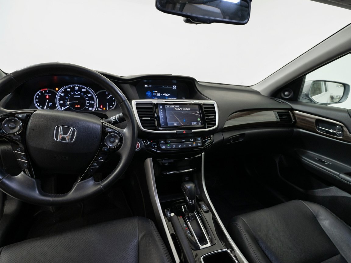 Used 2017 Honda Accord Touring image 17
