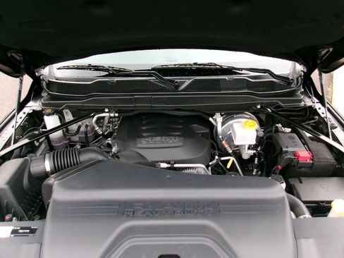 Certified 2025 RAM 2500 Big Horn AWD/4WD image 18