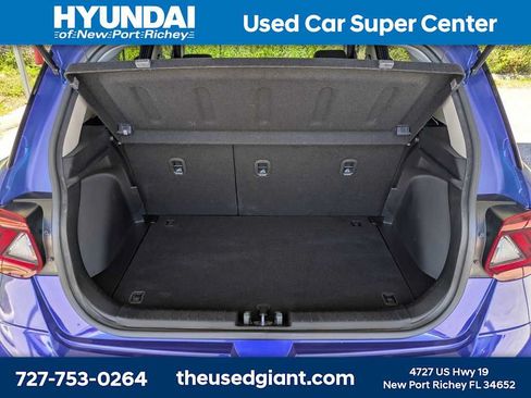 Certified 2022 Hyundai Venue Limited FWD image 12