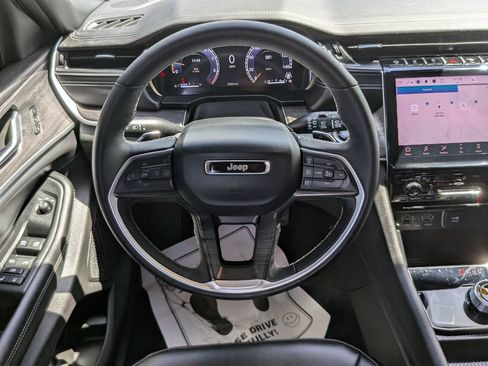 Used 2025 Jeep Grand Cherokee L Limited w/ Black Appearance Package RWD image 17