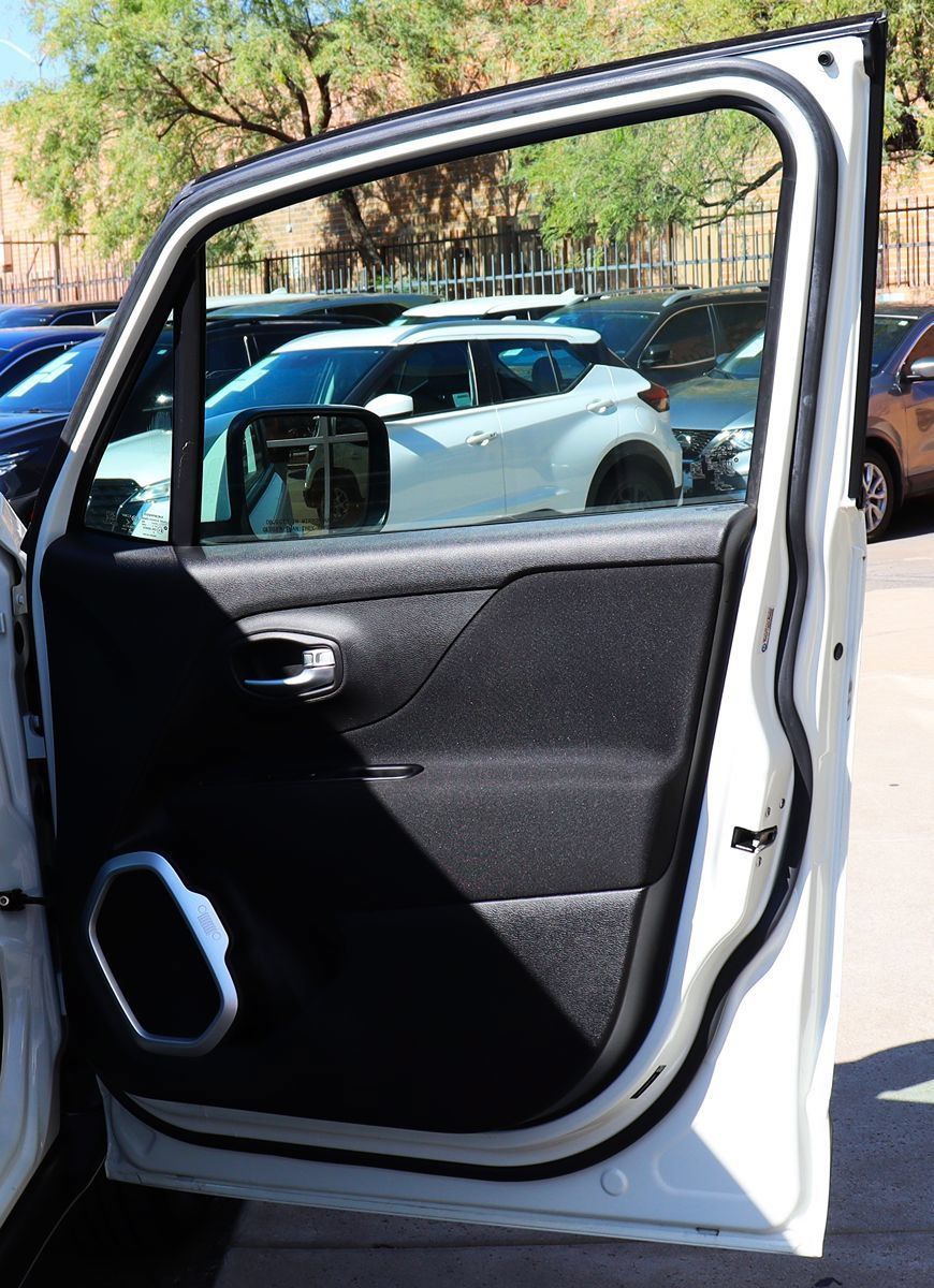 Used 2020 Jeep Renegade Latitude w/ Popular Equipment Group FWD image 29