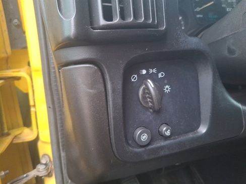 Used 2007 Chevrolet Express 3500 image 16