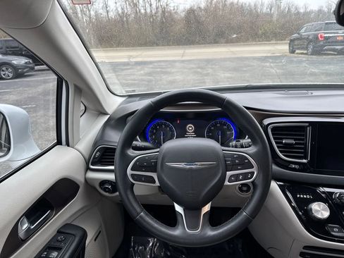 Used 2018 Chrysler Pacifica Touring-L Plus w/ Advanced Safetytec Group image 11