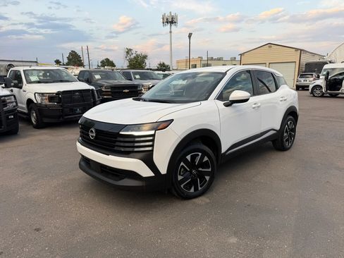 Used 2025 Nissan Kicks SV AWD/4WD image 2