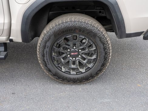 New 2026 GMC Canyon Elevation w/ Convenience Package image 9