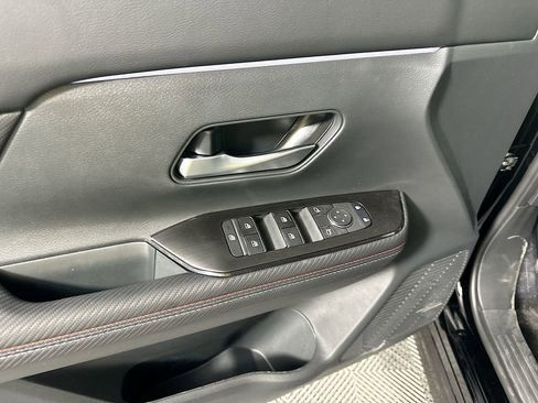 New 2026 Nissan Kicks SR w/ Cold Weather Package image 9