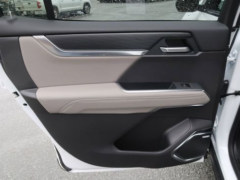 Certified 2026 GMC Acadia Elevation w/ Black Edition image 32