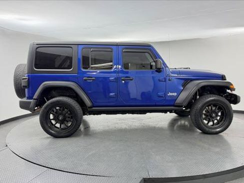 Used 2018 Jeep Wrangler Unlimited Sport S AWD/4WD image 9