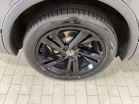 Certified 2023 Volkswagen Tiguan SE R-Line FWD image 24