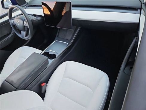 Used 2025 Tesla Model Y Performance AWD/4WD image 22