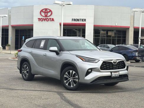 Used 2022 Toyota Highlander XLE FWD image 1