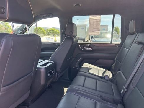 Used 2024 Chevrolet Suburban Premier AWD/4WD image 28