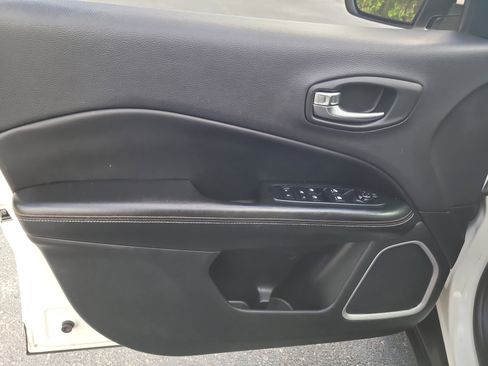 Used 2018 Jeep Compass Latitude w/ Popular Equipment Group FWD image 34